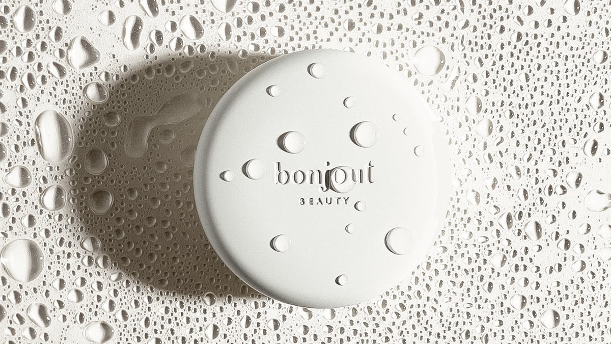 Humidity and Your Skin: How to Adjust Your Skincare for Dry and Humid Climates