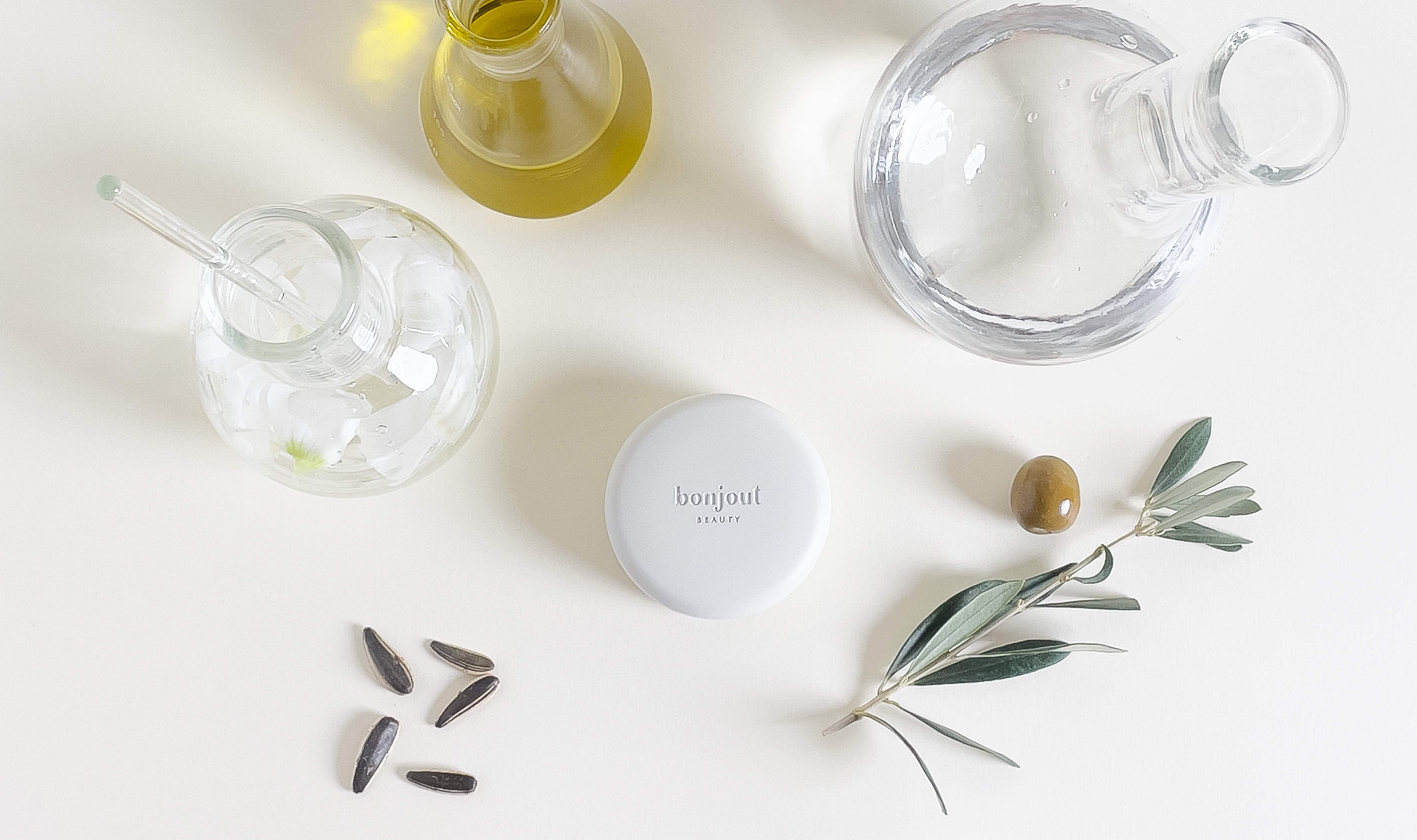 Peptides Explained: How These Microscopic Proteins Change Aging Skin
